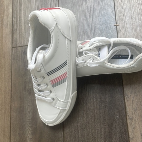 Tommy hillfiger sneakers- size 8 - Picture 2 of 2
